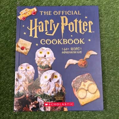 Official Harry Potter Cookbook: 40+ Recipes Inspired by the Films