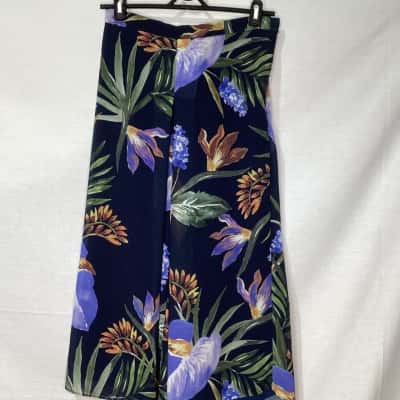 Zulu & Zephyr Womens  Size 10 Floral beachy pants 