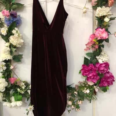 NWT Meshki Size M Maroon Velour maxi 