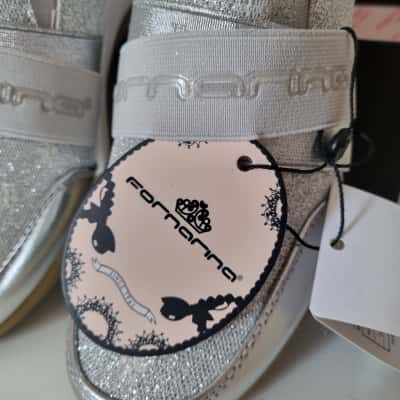  Womens  Size 40 Sneakers Silver / White 