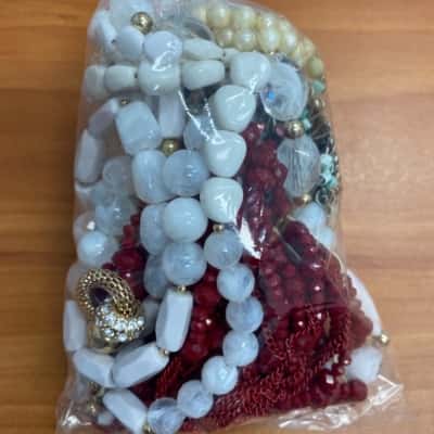 Mixed bag broken jewellery 