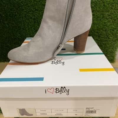  Womens  Size 39 Heels Grey 