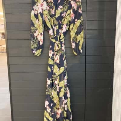 Table Eight Womens  (2) Size 10 Floral / Navy Blue 