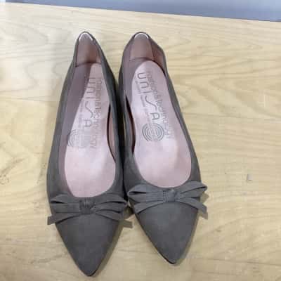  Womens  Size 37 Flats Brown 