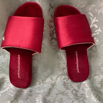 Peter Alexander Womens  Size M Red Slippers