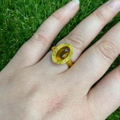  Womens Gold Tone Ring With Multi-tonal Centre 