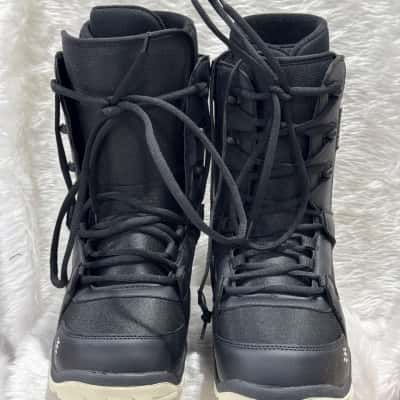  Mens Size 9 Boots Black  / White boots