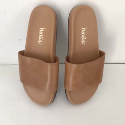 NWOT Hinako Womens  Size 39  Brown Leather Flats