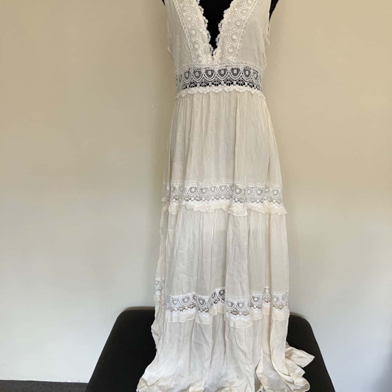 Showpo Women's Size 14 Thrills and Spills Maxi Dress / Sleeveless Dress  White (s) - New With Tags | Salvos Stores