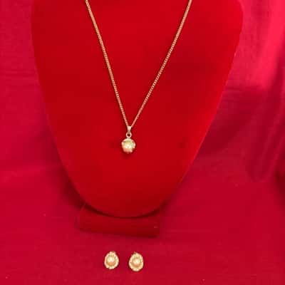   Women's Vintage Style Gold Tone Clip On Earrings / Necklace Set