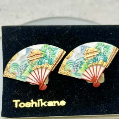 Vintage Toshikane Detailed Fan Hold Trim Screw Back Earrings 