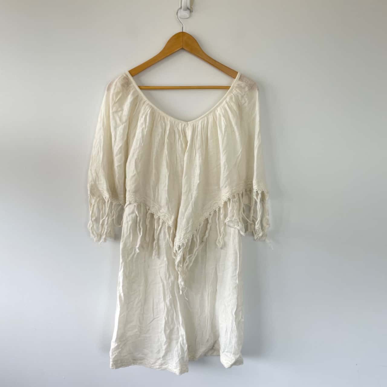 Billabong White Relaxed Fit Short Sleeve Boho JR Mini Dress Size 12 / L (s) - New With Tags | Salvos Stores Billabong White Relaxed Fit Short Sleeve Boho JR Mini Dress Size 12 / L (s) - New With Tags | Salvos Stores