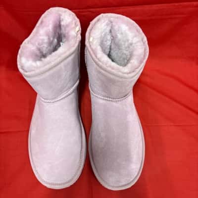 UGG Women’s  Size 11 Lavender Mini Boots with a Heel Pull Tag