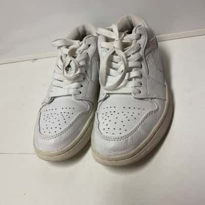 Nike air Jordan Unisex  Size US 7 Sneakers White 