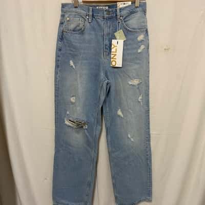  NWT Mens  Size 28 Blue jeans 