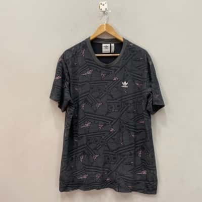 Adidas Mens  Size L Short Sleeve T-shirt Black  / Grey / Pattern 