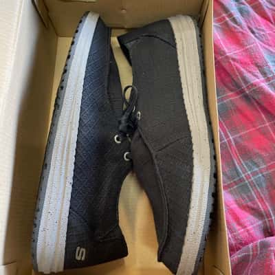 Skechers Mens  Size 10.5 Sneakers Black  / Grey 