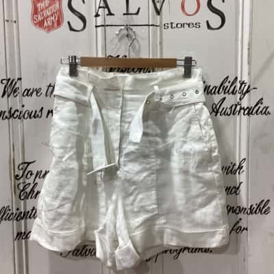 Witchery Brand! NWOT THE PERFECT EVERYDAY CASUAL BELTED HIGH WAISTED SHORTS! Womens  Size 8 High Wasted Shorts White 
