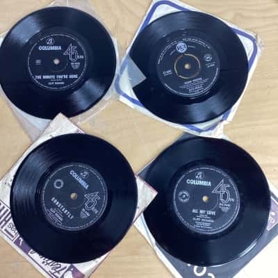 Mixed lot of 7inch Singles 1x Elvis 3x Cliff Richard