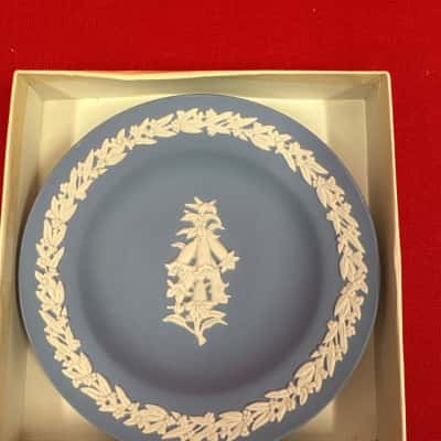 Wedgewood Pink Heath Miniature Plate White on Pale Blue Jasperware