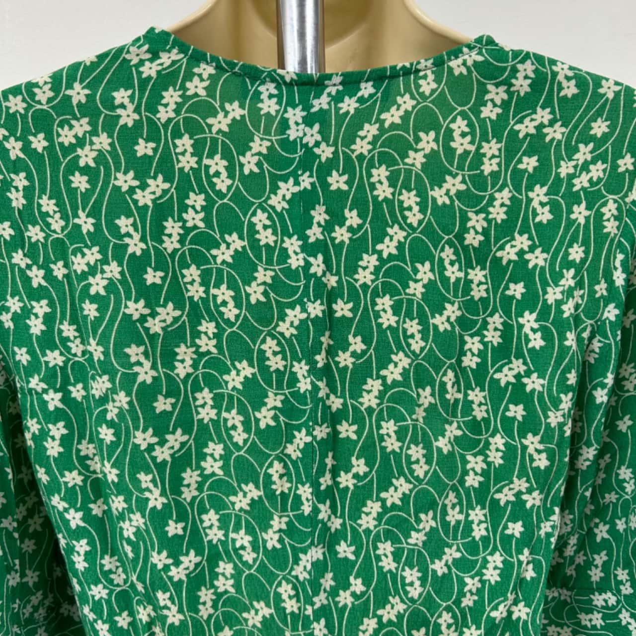 French Connection Size 6 Green Floral Dress (s) - Used Good | Salvos Stores French Connection Size 6 Green Floral Dress (s) - Used Good | Salvos Stores