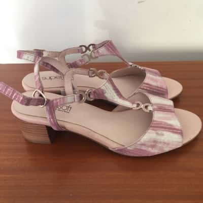 Diana Ferrari Womens  Size 6.5 Gold / Pink  heeled Sandals.   SR1