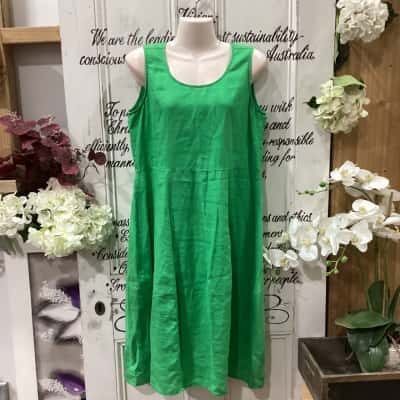 Yarra Trail Brand NWOT CONTEMPORARY SLEEVELESS MIDI DRESS! Womens  Size 10 Midi Dress / Sleeveless Dress  Green 