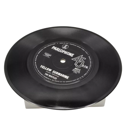7" Vinyl Record The Beatles ‎– Eleanor Rigby Released 1966 In London Sleeve. Record Condition Is Average For Age With Minor Scuffs & Scratches - Needs & Good Clean