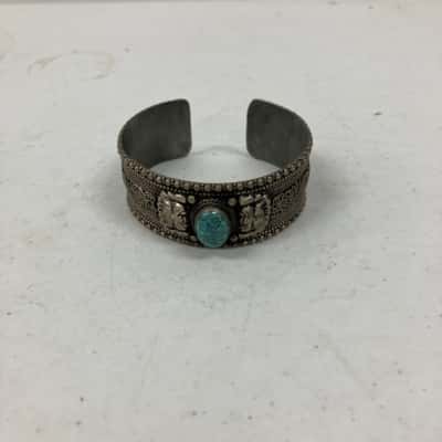 Vintage Women’s Silver Toned/Turquoise Stone Cuff Bracelet 