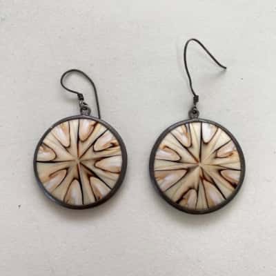  925 STerling Silver Cream Shell Dangling Earrings 