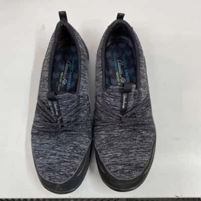 Womens Skechers Classic Fit sneaker Size 7 Grey/Black