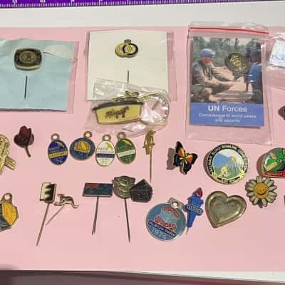 Mixed / Miscellaneous Badge Bundle - 30 Pieces