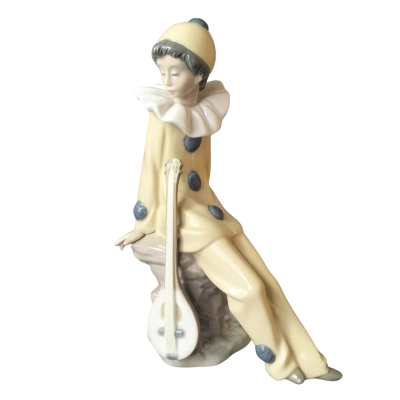NAO by Lladro Clown with Mandolin Wandering Minstrel Figurine 20 cm. Tall. No chips or cracks. No Box.