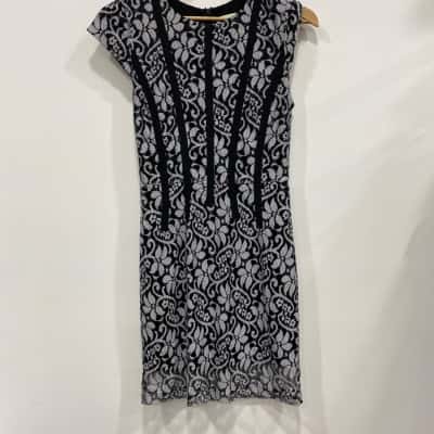 Review Womens  Size 10 Mini Dress / Cap Sleeve Dress  Black  / White 