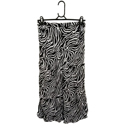 Katies Womens  Size 8 A-Line Skirt Animal print / Black  / White 