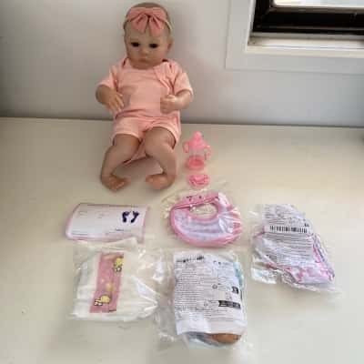 Bzdoll Baby Reborn GW200-101  Realistic Soft Silicone Doll