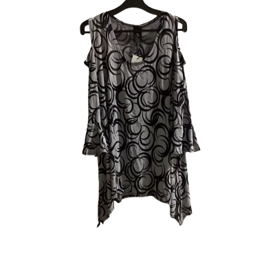 Taking Shape Womens  Size S Top