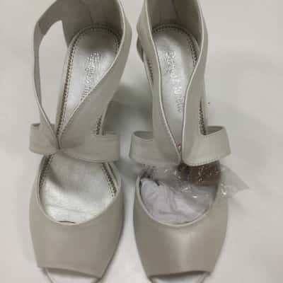 Django & Juliette Womens  Size 38 Pearl / White Shoes RRP: $149.95