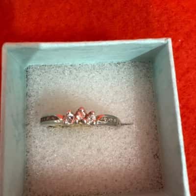  Women's 925 Silver Ring featuring a Central Cluster of 3 Stones & Side Stones on the Band