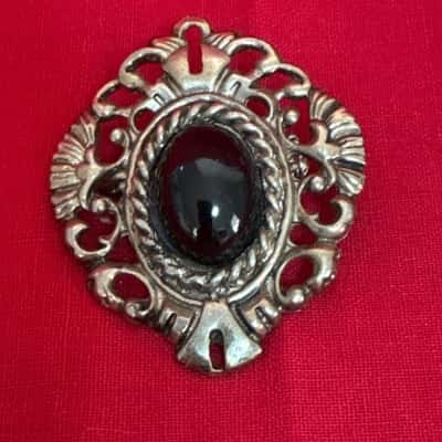 Women's Vintage Style Gold Tone Brooch featuring an Ornate Filigree Metal work Frame & a Black Oval Shape Centre Stone 
