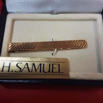 H Samuel Gold Tone Tie clip in original box