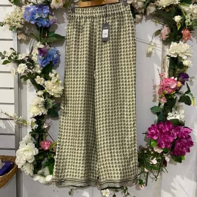 Country Road Womens  Size 8 Wide Leg Pants Green / Pattern 