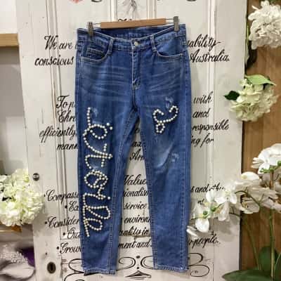  BACK STAGE BRAND! MADE IN KOREA! STATEMENT JEANS!! FUAX PEARL ACCENTS! Womens  Size S Straight Leg Jeans Blue 