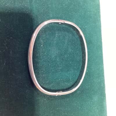  Women's Silver tone Bangle 