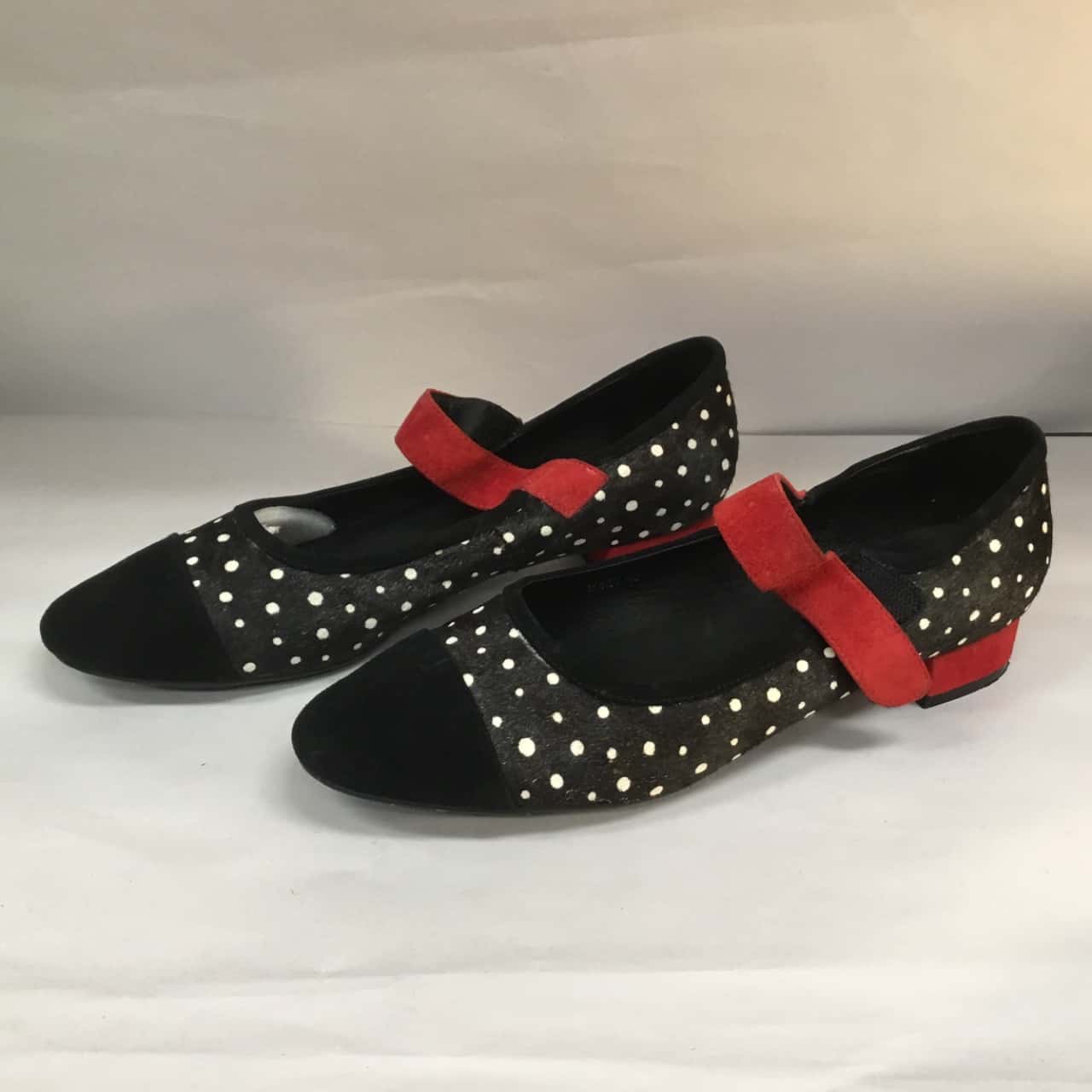 Yellow White Polka dot Pattern Print Black Sneaker Shoes For Men Women main image 0