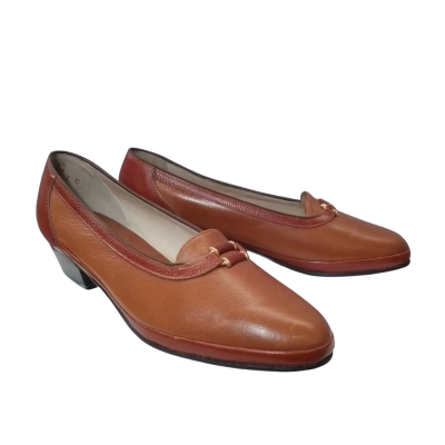 Footrest Women's  Size 7 Brown Heels 