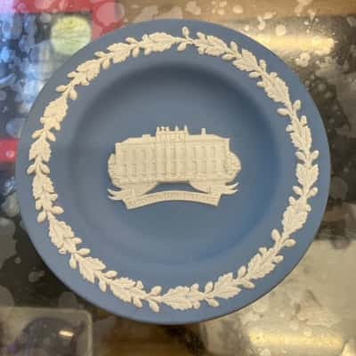 Wedgwood small plate with Kensington palace image