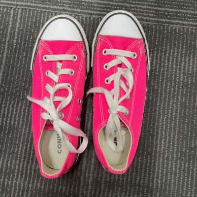 Converse Kids  Size 1 Shoes 