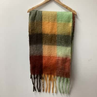 Womens  Size L Scarf E