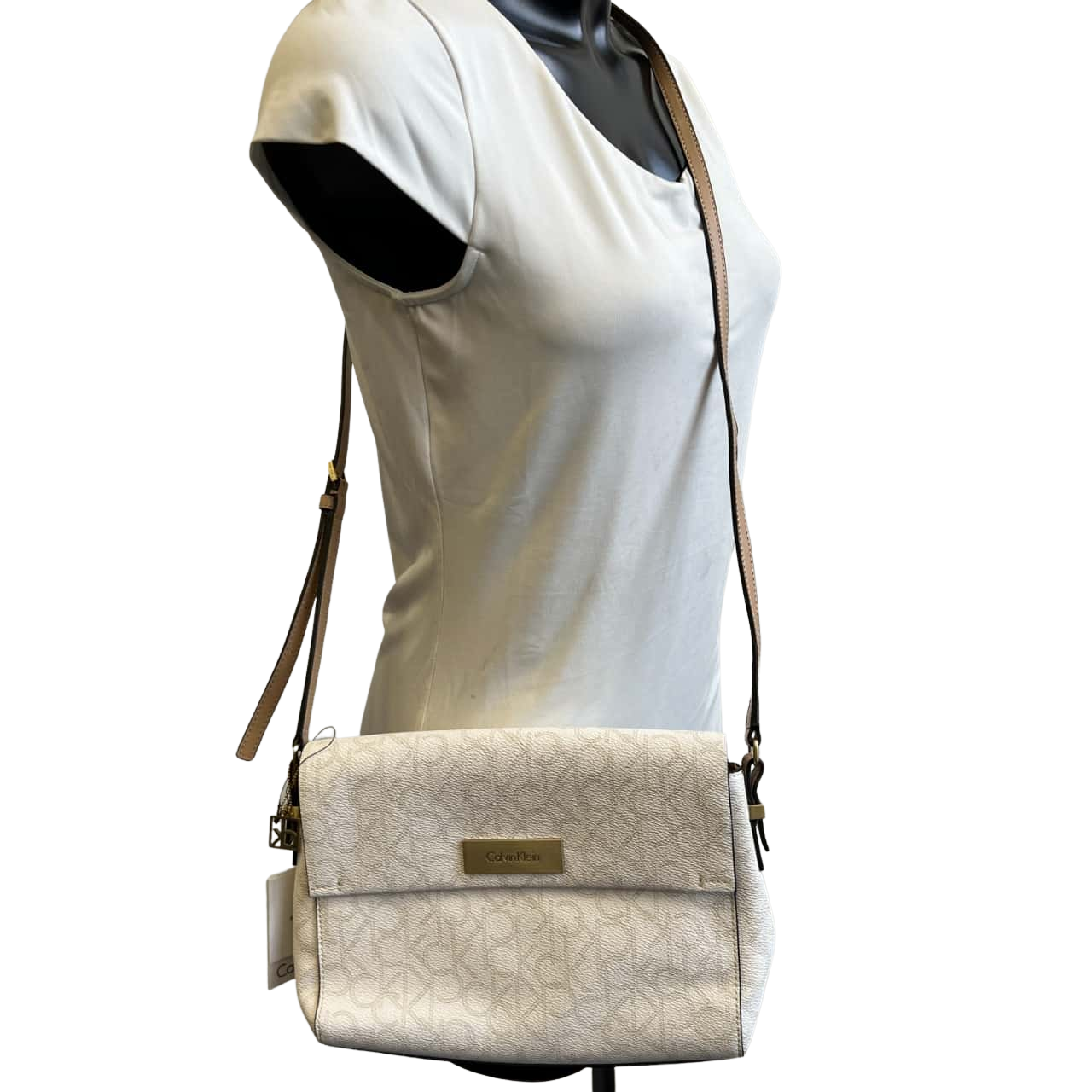 BNWT Calvin Klein Womens Leather Monogram Crossbody Bag White s bnwt-calvin-klein-womens-leather-monogram-crossbody-bag-white-s